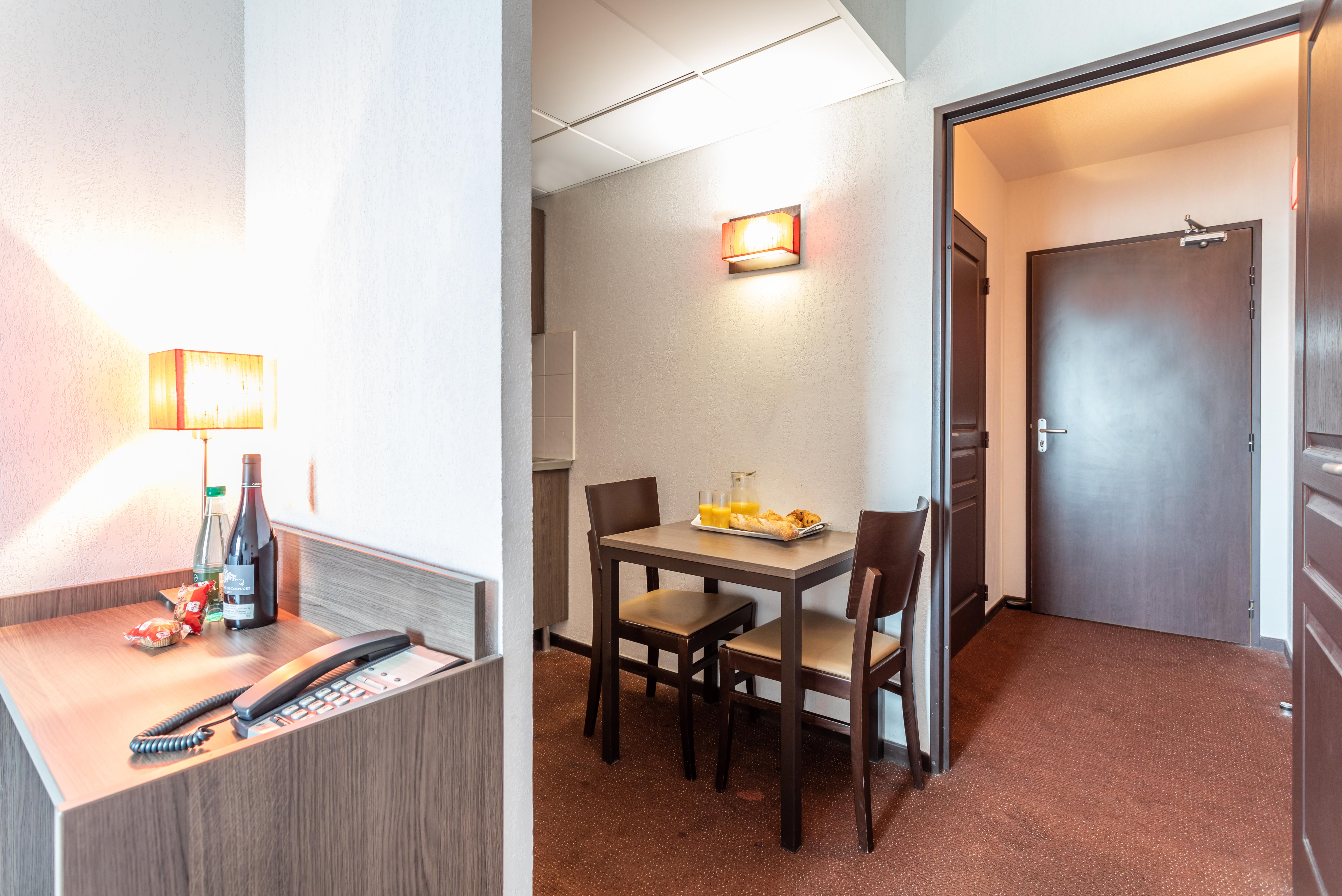 Comfort Aparthotel Nimes Centre Екстериор снимка