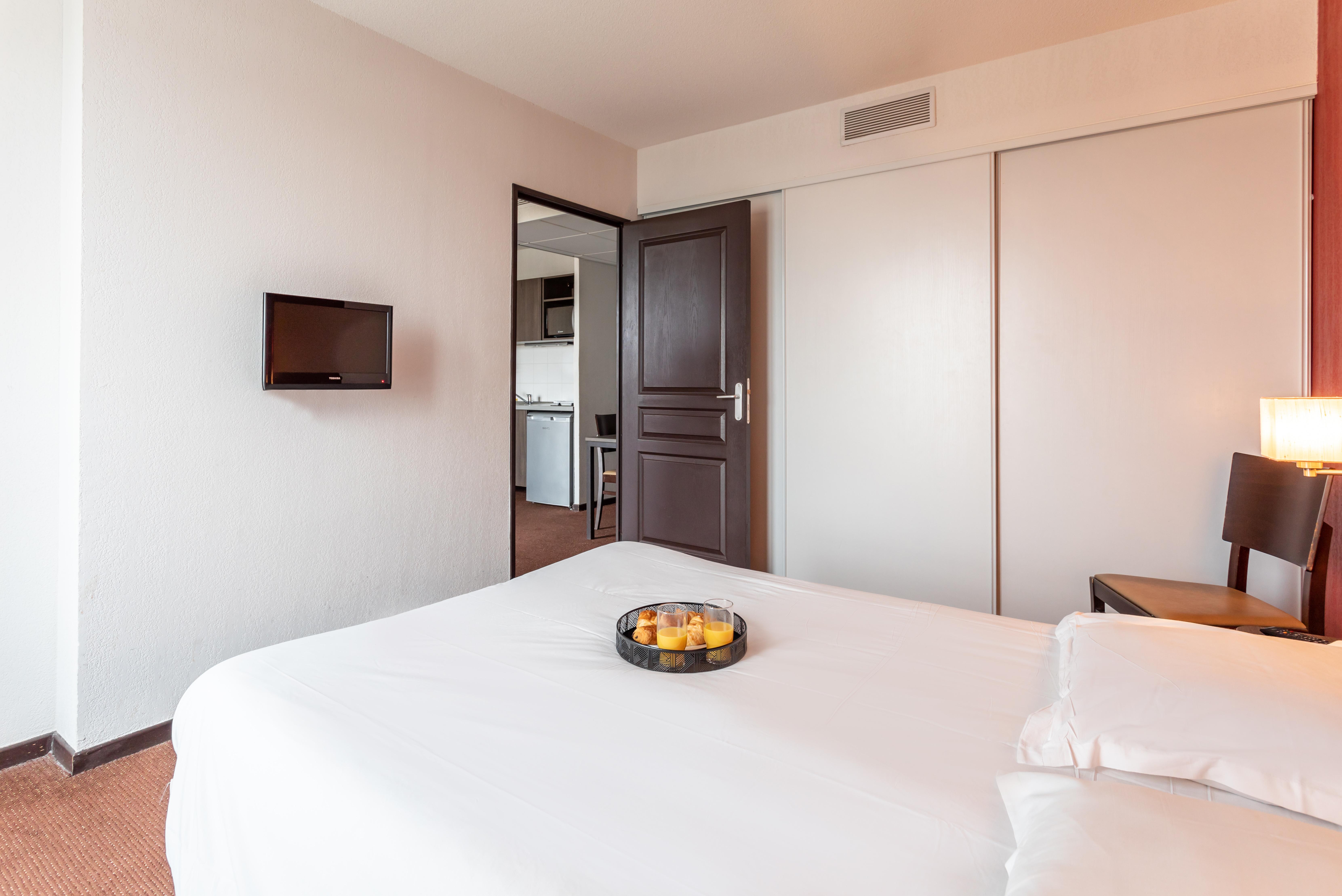 Comfort Aparthotel Nimes Centre Екстериор снимка