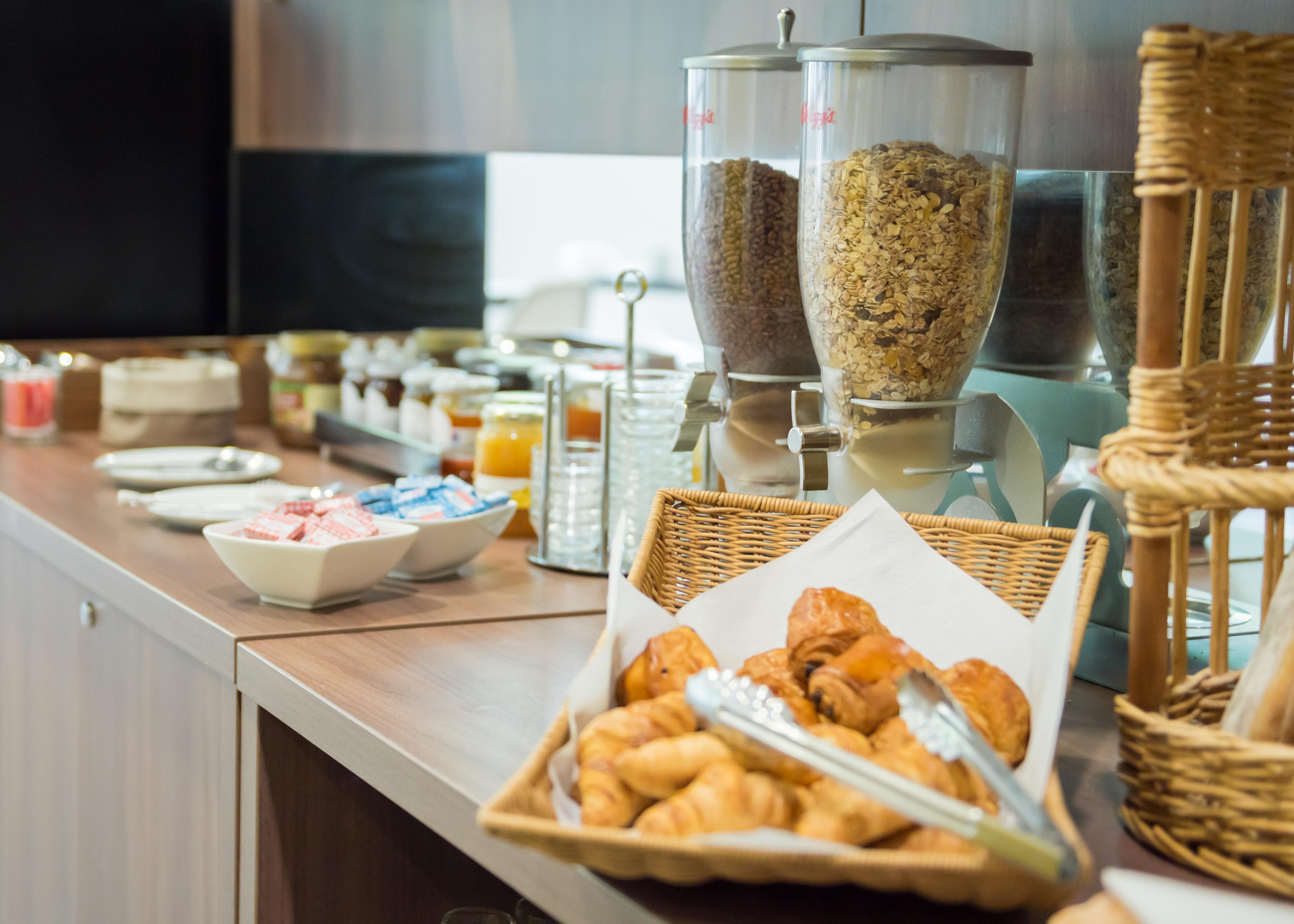 Comfort Aparthotel Nimes Centre Екстериор снимка