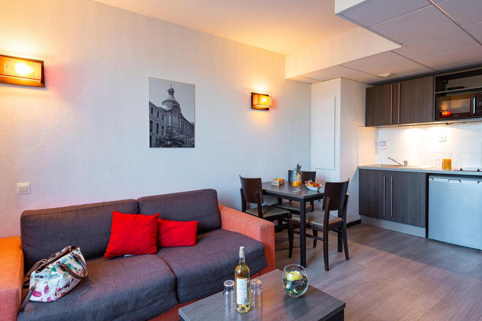 Comfort Aparthotel Nimes Centre Екстериор снимка