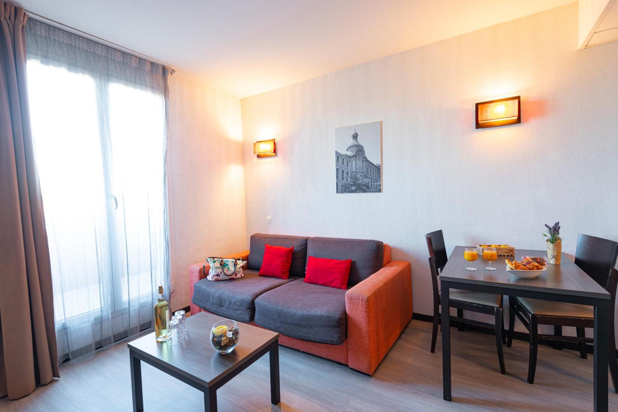 Comfort Aparthotel Nimes Centre Екстериор снимка