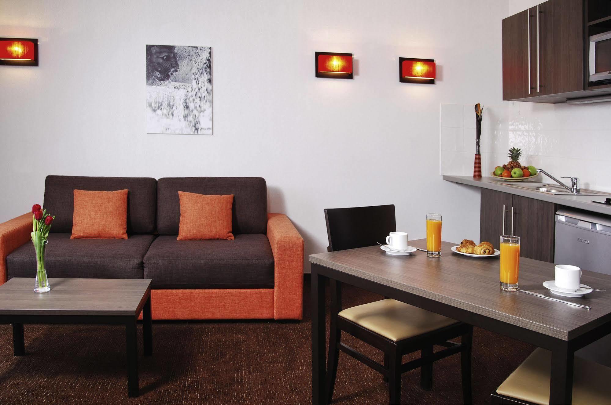 Comfort Aparthotel Nimes Centre Стая снимка